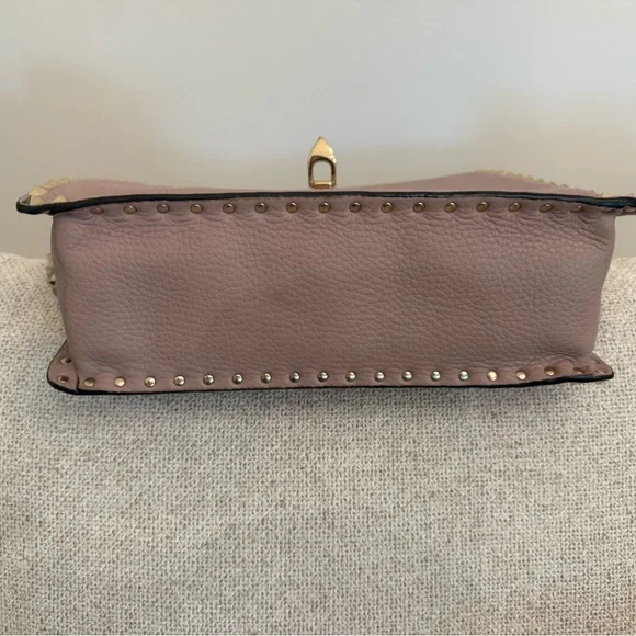 Valentino Pebbled Calfskin Rockstud Flip Lock Top Handle Bag (nude leather) - Picture 13 of 16